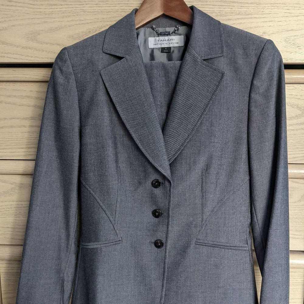 Tahari Arthur S .levine gray pant suit